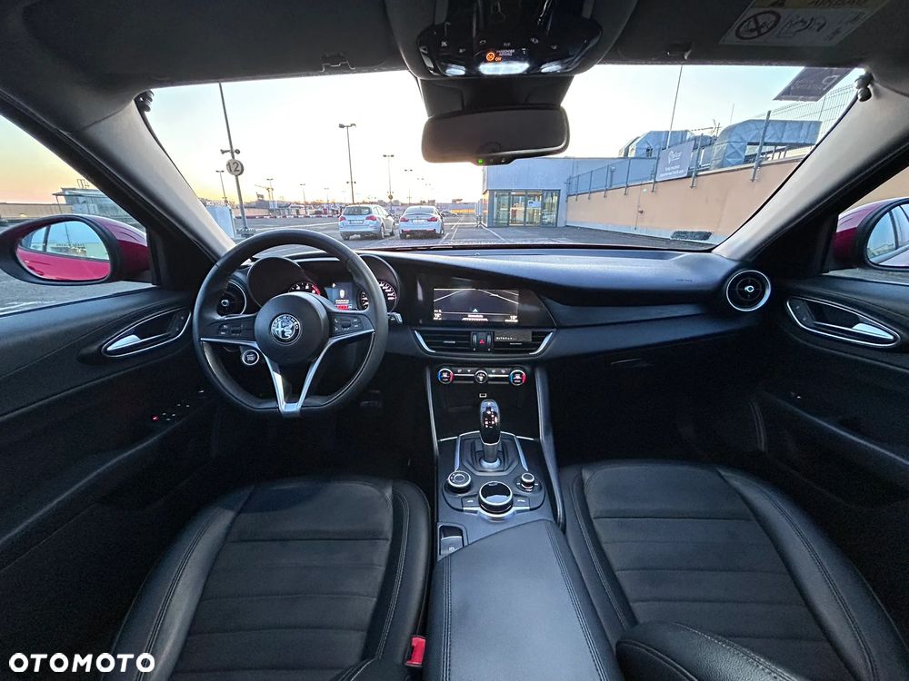 Alfa Romeo Giulia 2.0 Turbo Business - 11