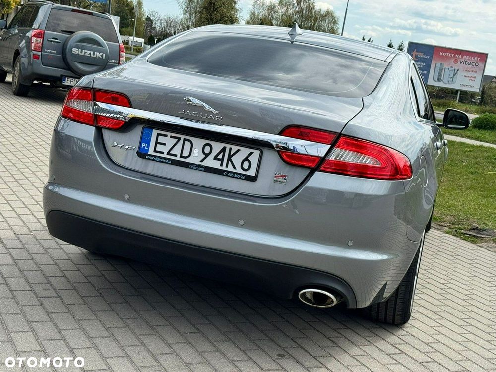 Jaguar XF 2.2 D Luxury - 8