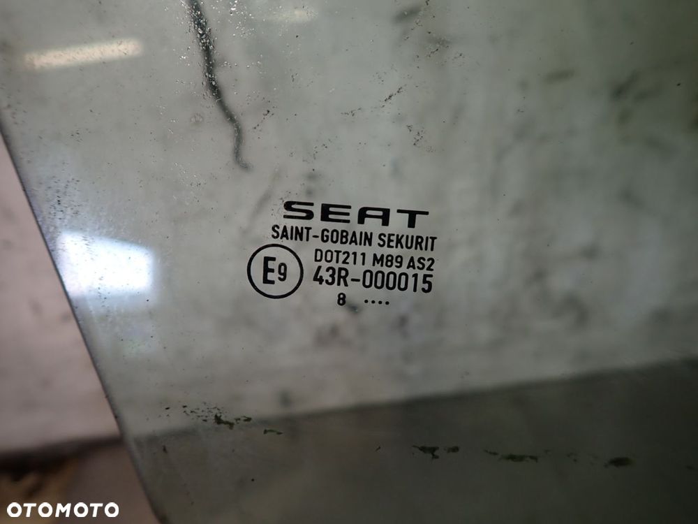 SZYBA BOCZNA PRAWA TYLNA DRZWI SEAT IBIZA IV 1.4 - 3