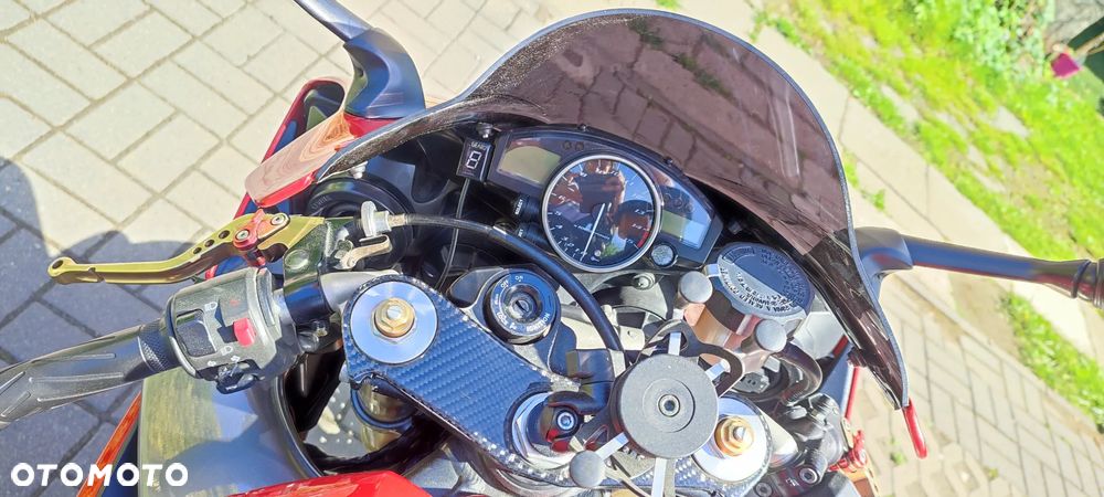 Yamaha R1 - 17