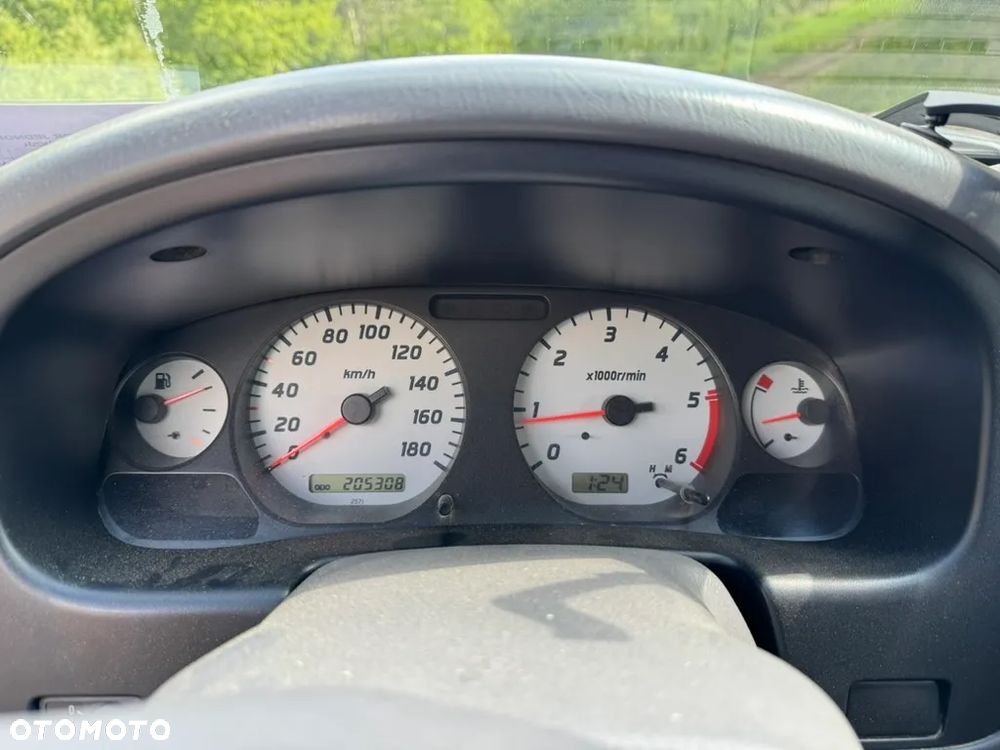 Nissan Pickup - 9