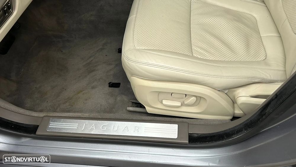 Jaguar XF 2.7 D V6 Premium Luxury - 30