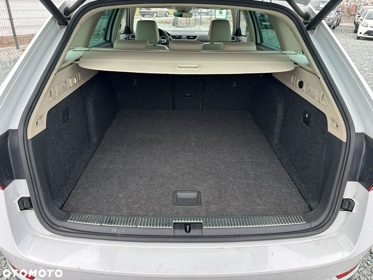 Skoda Superb Combi 2.0 TDI DSG L&K - 35