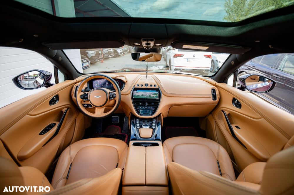 Aston Martin DBX - 16