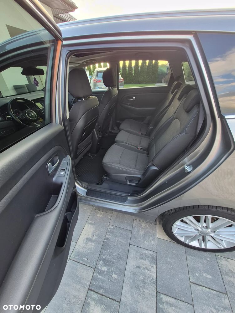 Kia Carens 1.7 CRDi 115 Dream Team Edition - 17