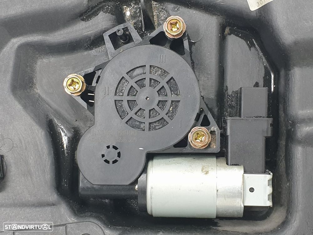 ELEVADOR DE VIDRO TRASEIRO DIREITO MAZDA 6 HATCHBACK 2002 -GJ6A97XG - 2