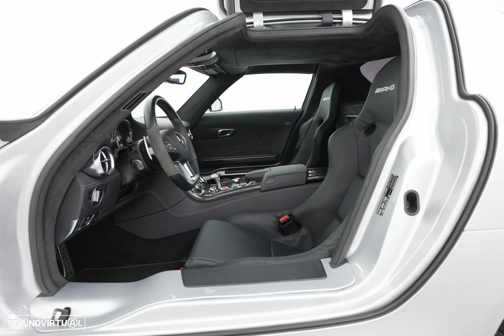 Mercedes-Benz SLS 63 AMG - 16