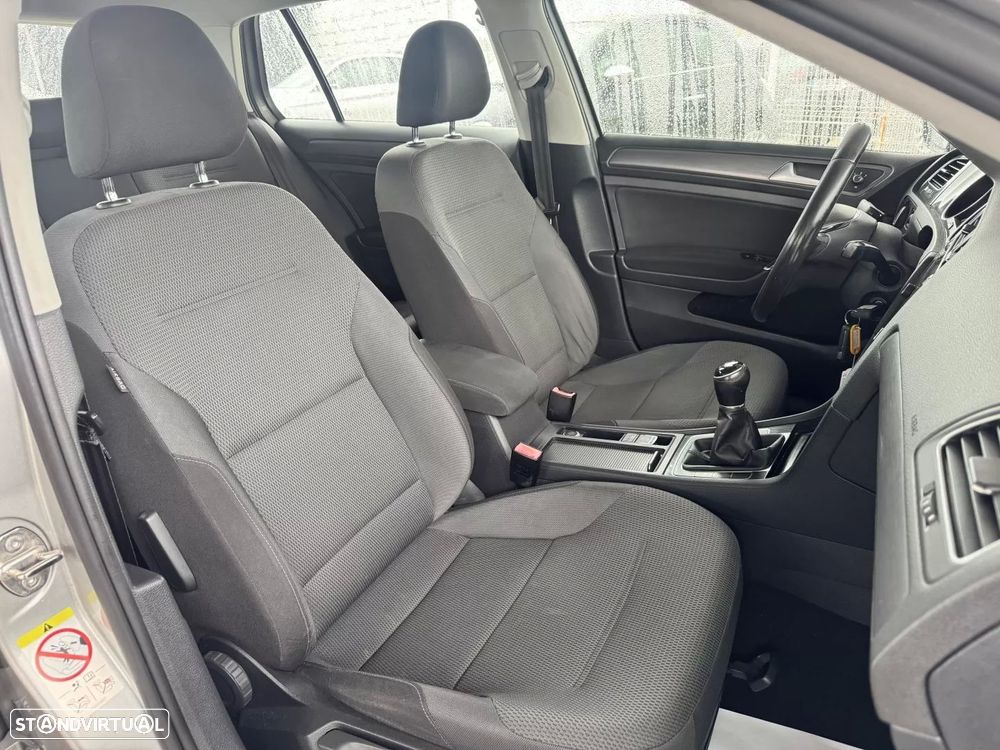 VW Golf 1.6 TDI Confortline - 19