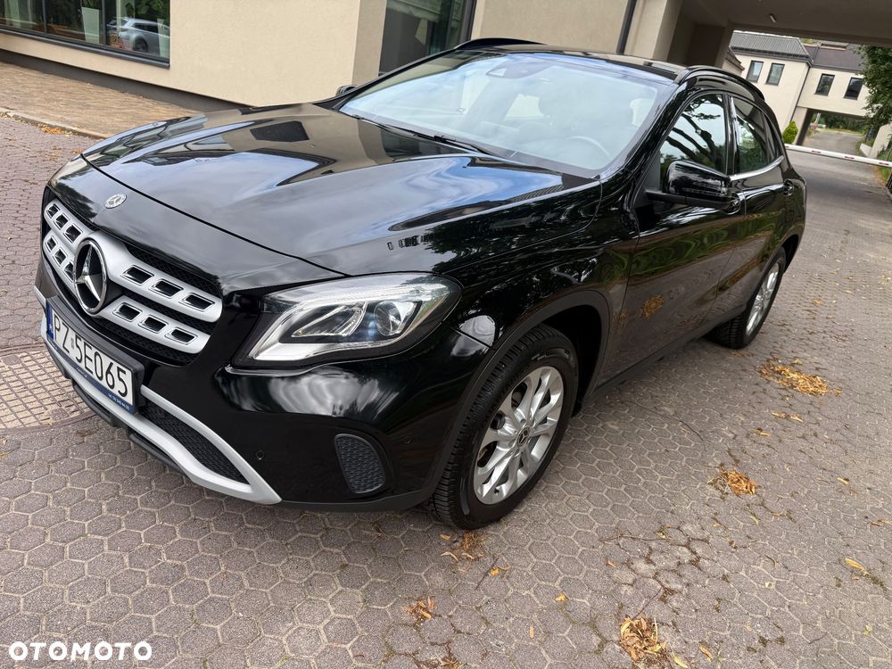 Mercedes-Benz GLA 180 7G-DCT - 21