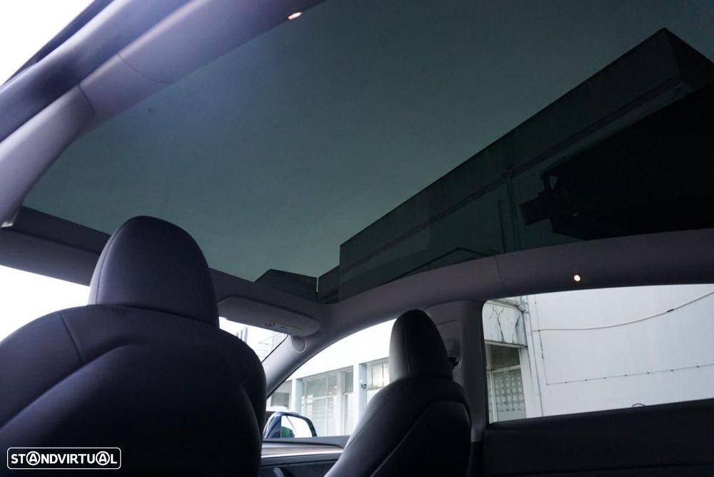 Tesla Model Y Long Range Dual Motor AWD - 27