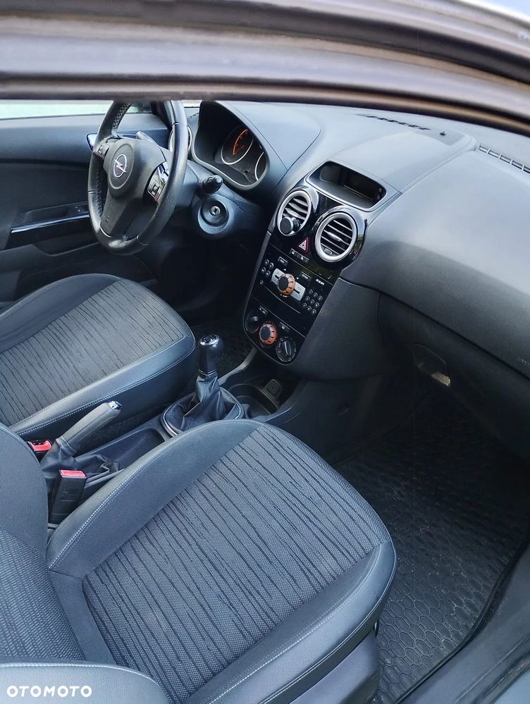 Opel Corsa 1.2 16V Cosmo - 4