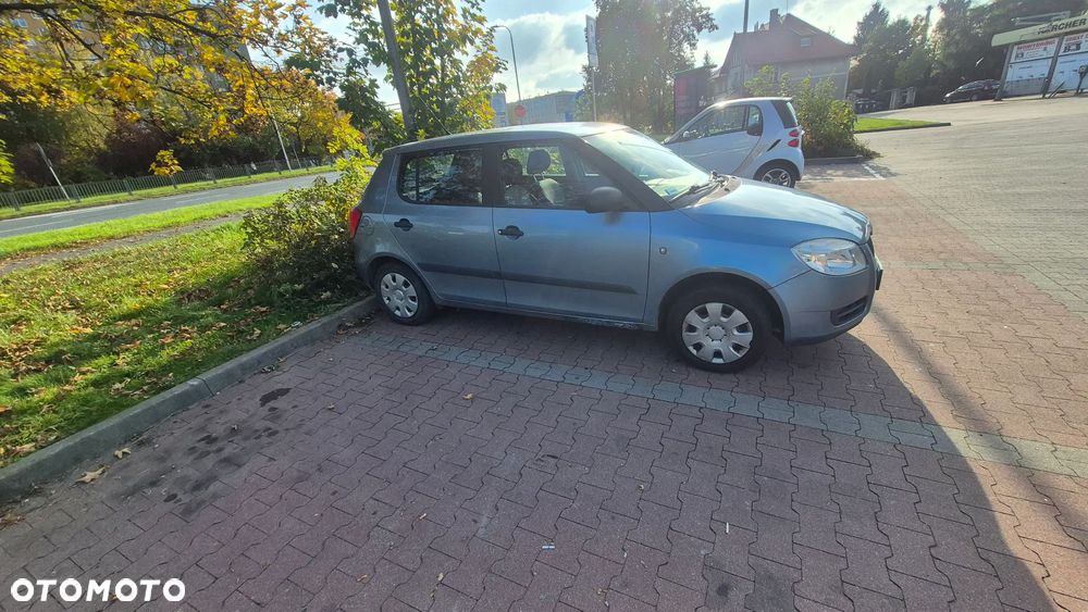 Skoda Fabia 2009 photo 3