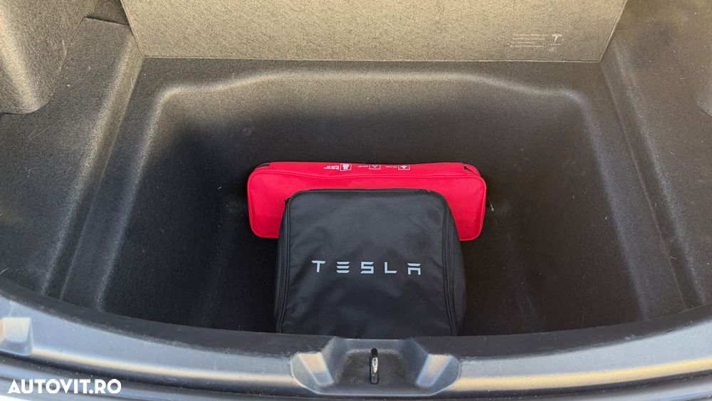 Tesla Model 3 Long Range - 12