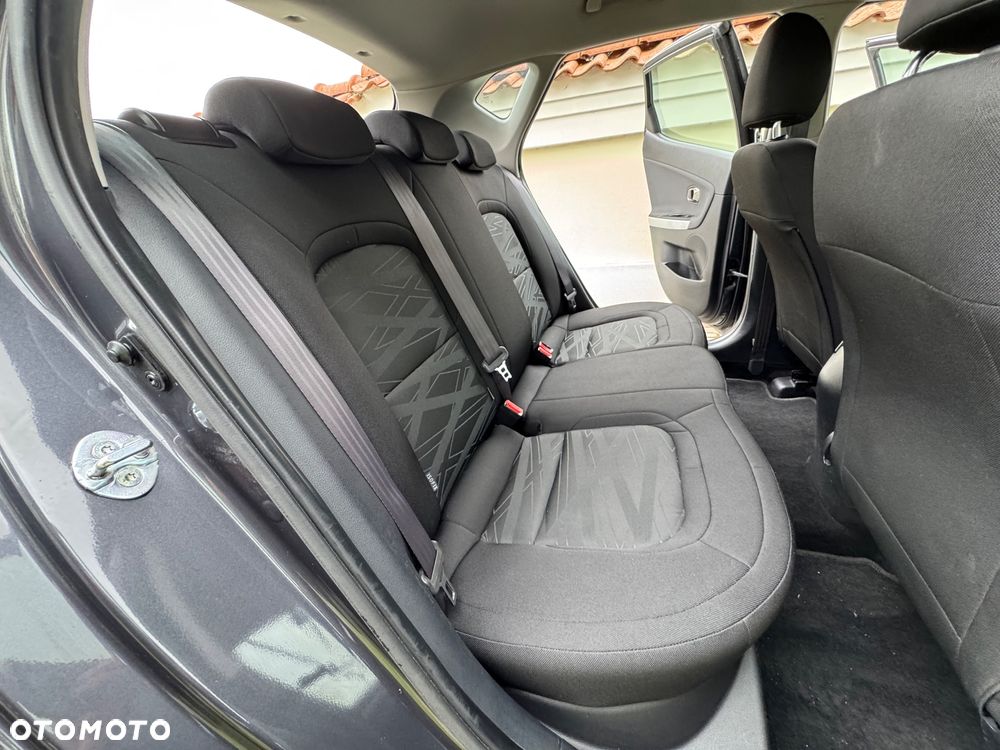 Kia Ceed - 38