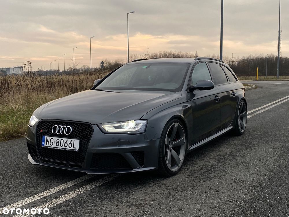 Audi RS4 Avant Standard - 1