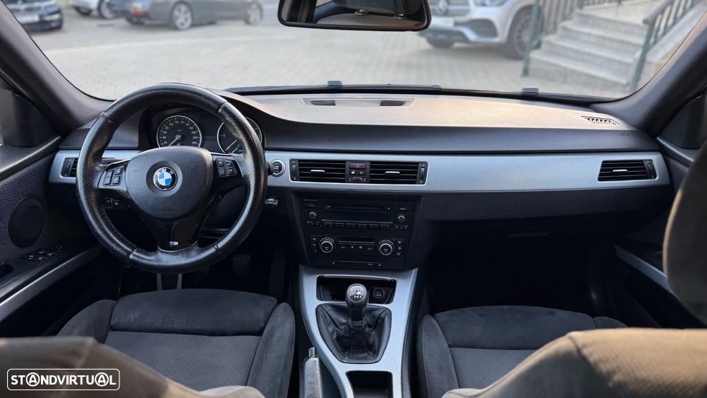 BMW 320 d Touring - 16