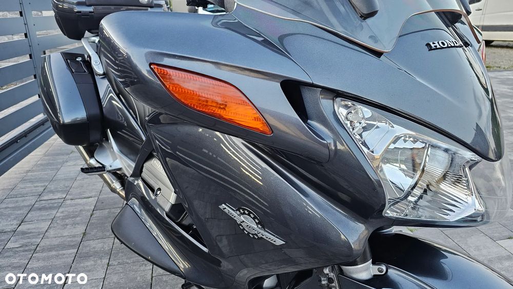 Honda ST - 16