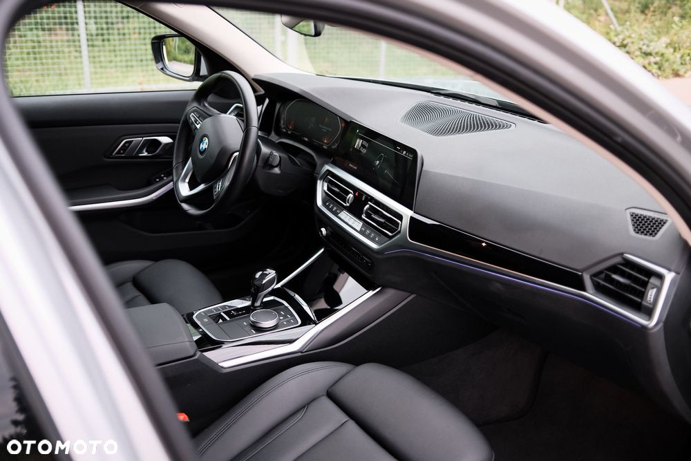 BMW Seria 3 320i Advantage sport - 10
