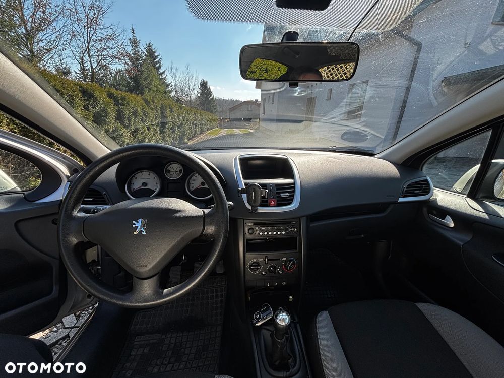 Peugeot 207 1.4 16V Trendy - 16