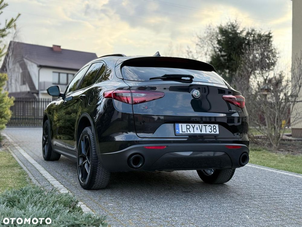 Alfa Romeo Stelvio 2.0 Turbo 16V AT8-Q4 Ti - 3