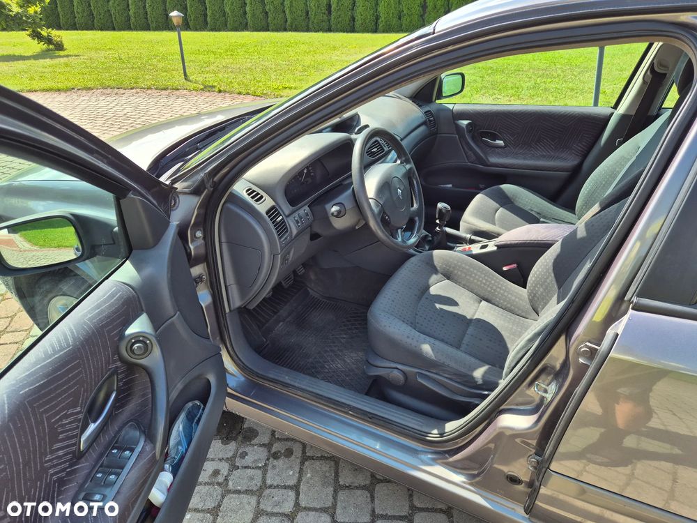 Renault Laguna 1.9 dCi Confort Expression - 10