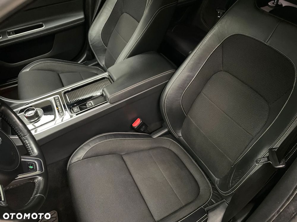 Jaguar XF 2.0 i4D AWD R-Sport - 12