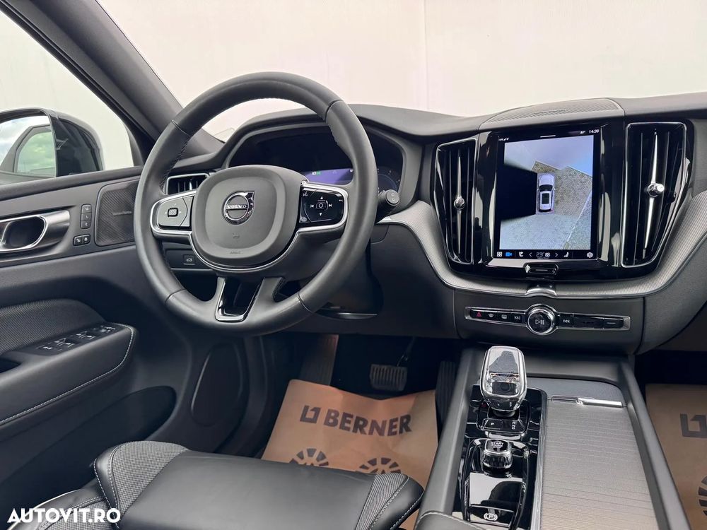 Volvo XC 60 B5 MHEV AT8 AWD Momentum Pro - 27