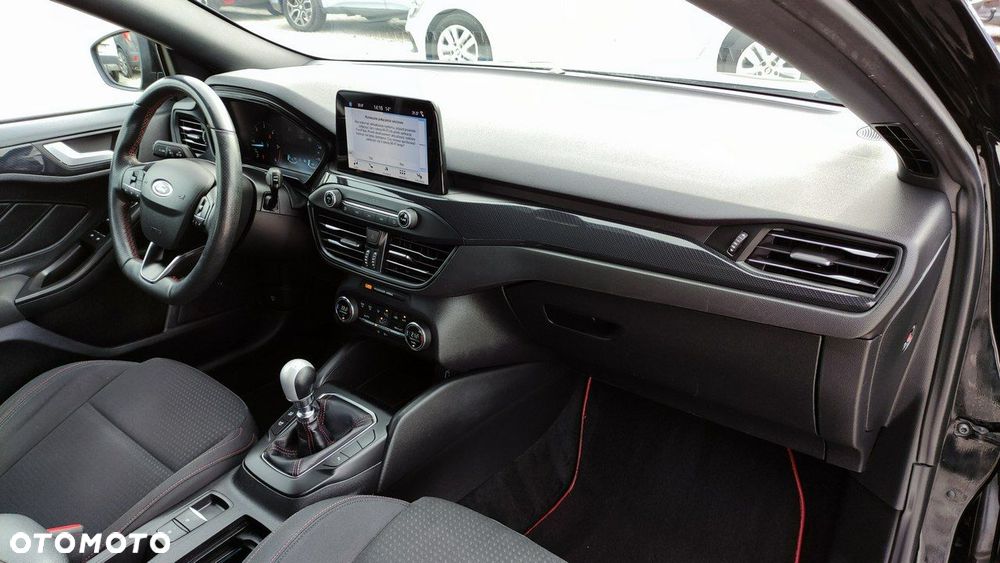 Ford Focus 1.5 EcoBlue Start-Stopp-System ST-LINE DESIGN - 25