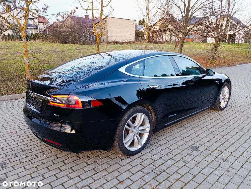 Tesla Model S - 6