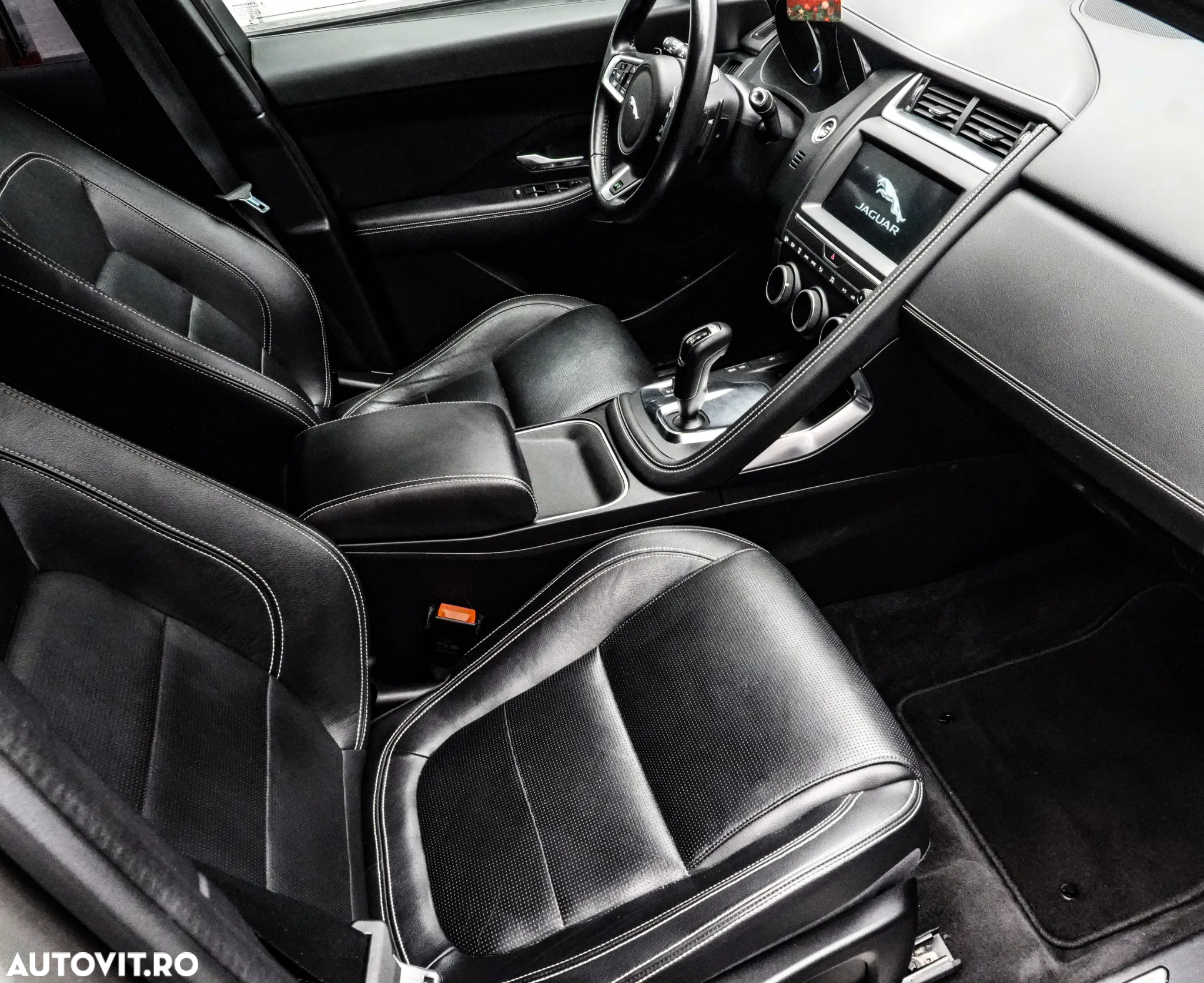 Jaguar E-Pace D240 AWD R-Dynamic S - 12