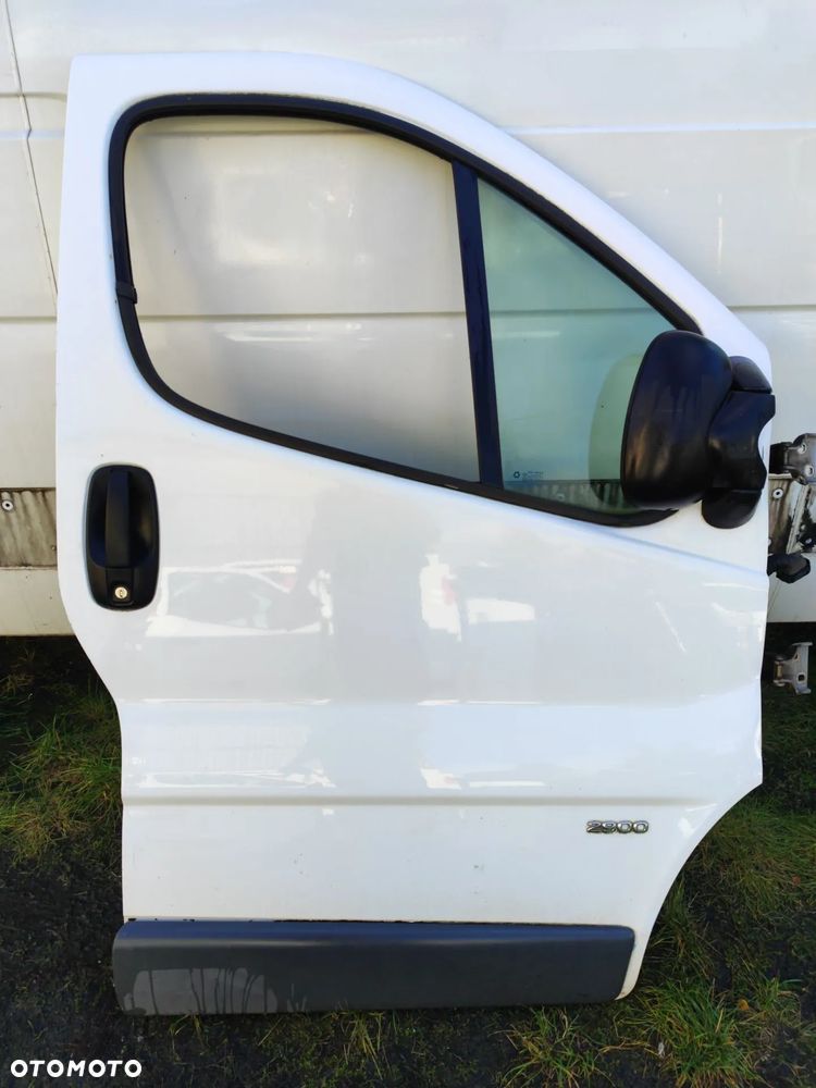 drzwi przód prawe kompletne jak na foto Białe do Renault Trafic II 01-14r