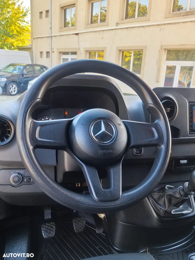 Mercedes-Benz Sprinter - 13