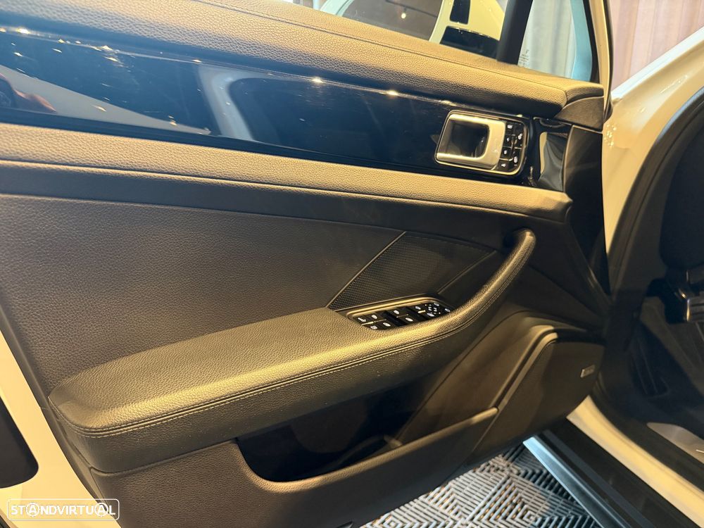 Porsche Panamera Sport Turismo 4 E-Hybrid Platinum Edition - 22