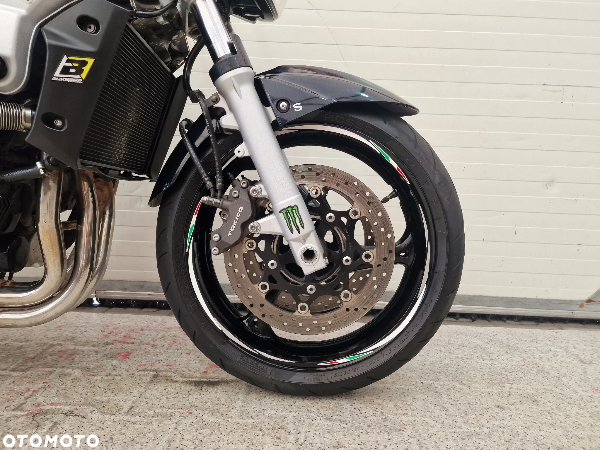 Suzuki GSR - 23