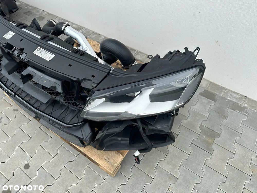 VW TOUAREG 7P 10-18R PAS PRZEDNI LAMPY KOMPLET CHLODNICE - 7