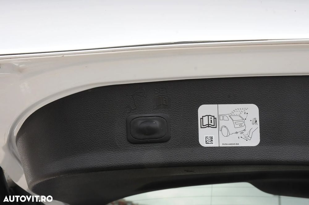 Ford Kuga 2.0 TDCi 4WD Powershift ST-Line - 20