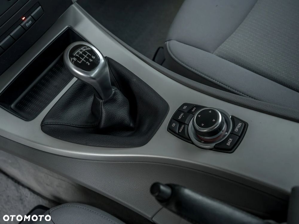BMW Seria 3 318i Edition Exclusive - 35