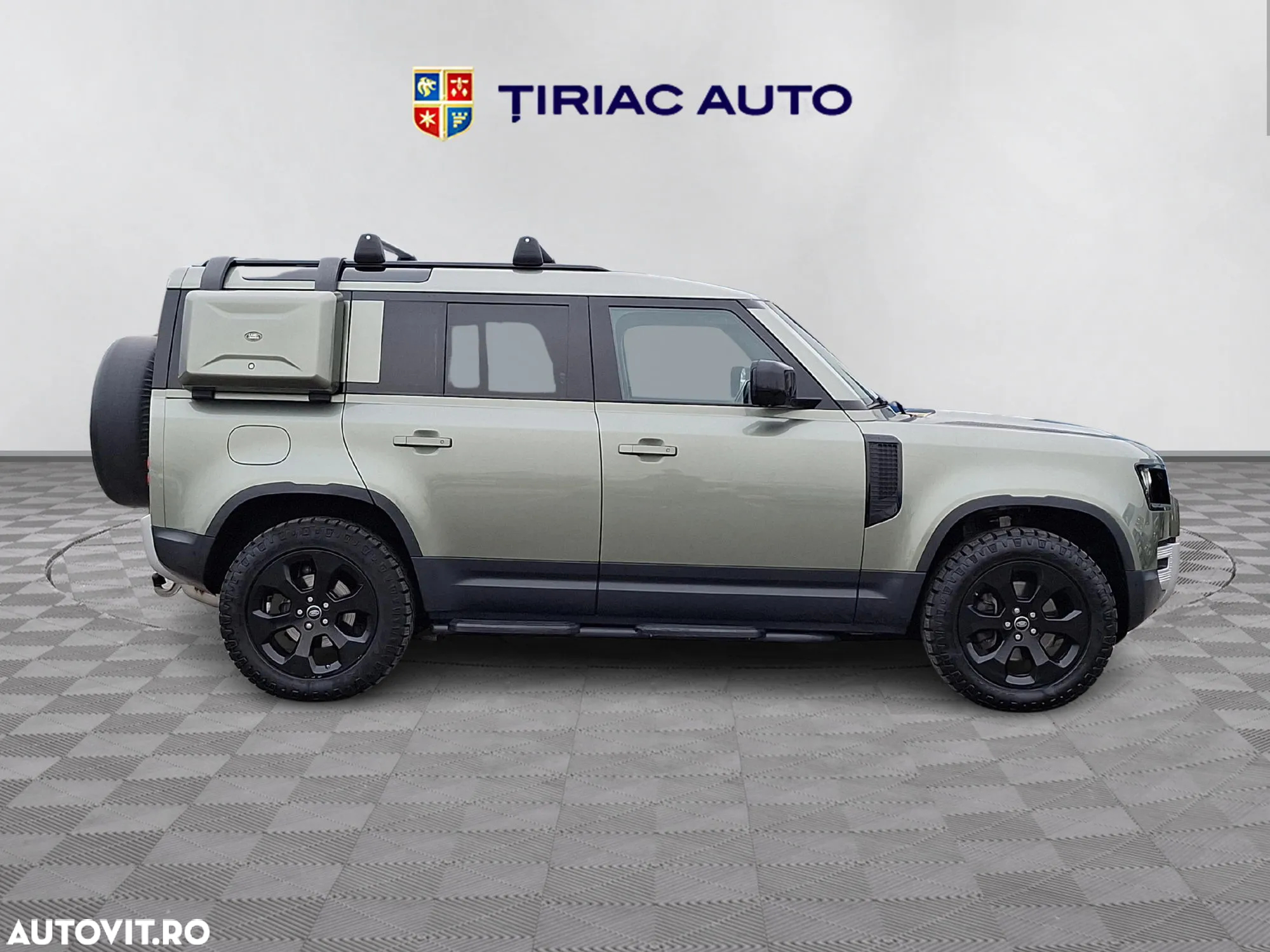 Land Rover Defender 110 2.0L D240 SE - 6