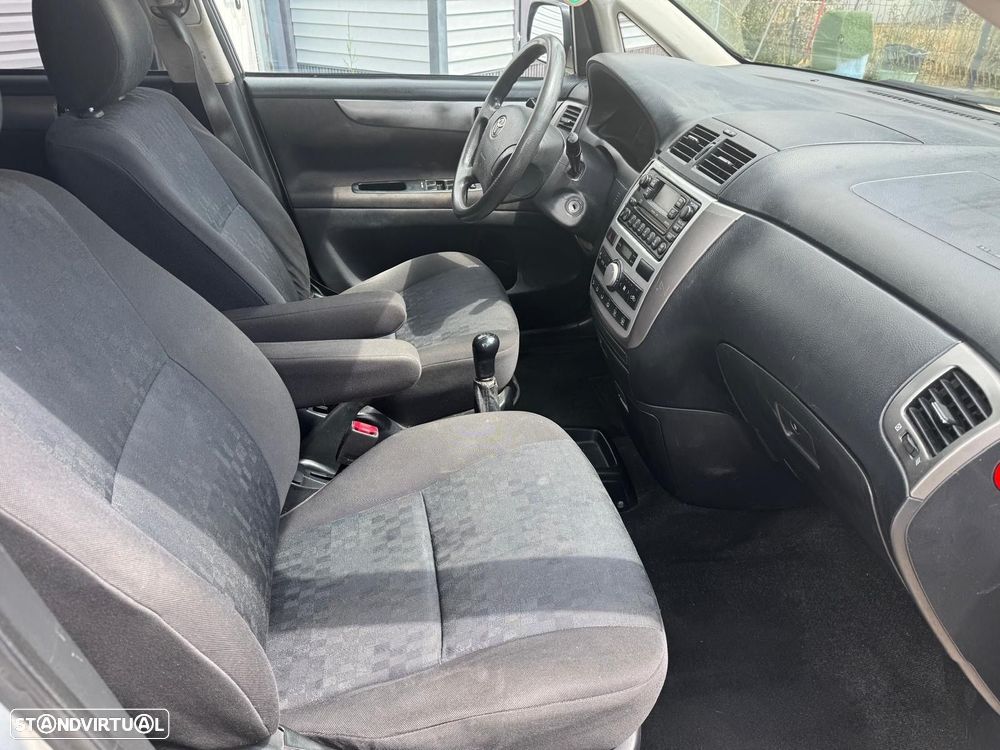 Toyota Avensis Verso 2.0 D-4D - 9