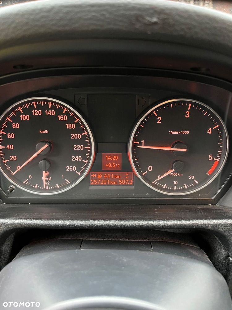 BMW X1 sDrive18d - 14