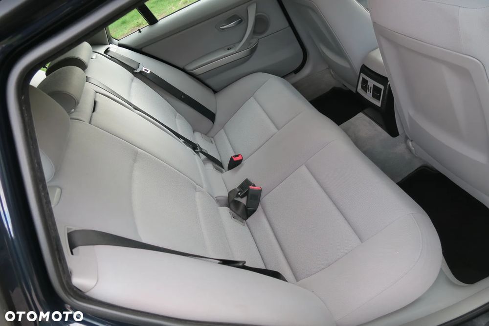 BMW Seria 3 320i Touring - 7