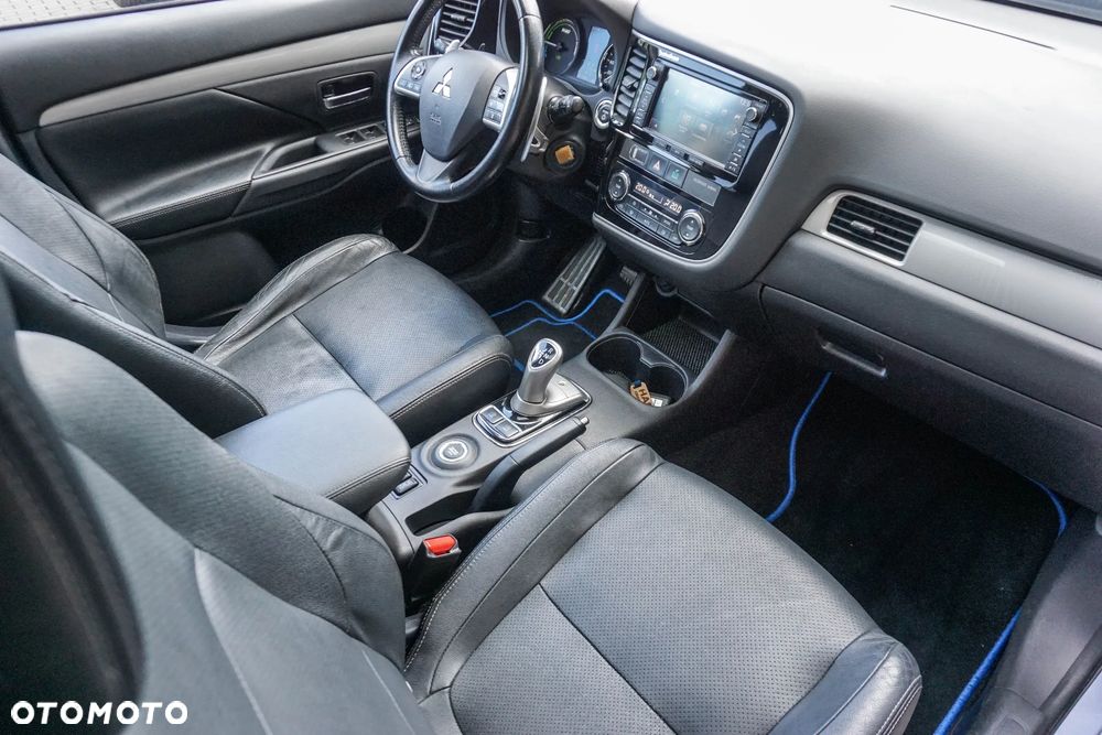 Mitsubishi Outlander - 36