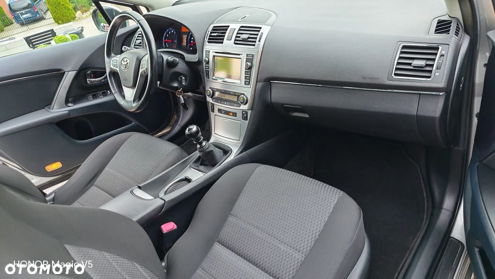 Toyota Avensis 1.8 Comfort - 33