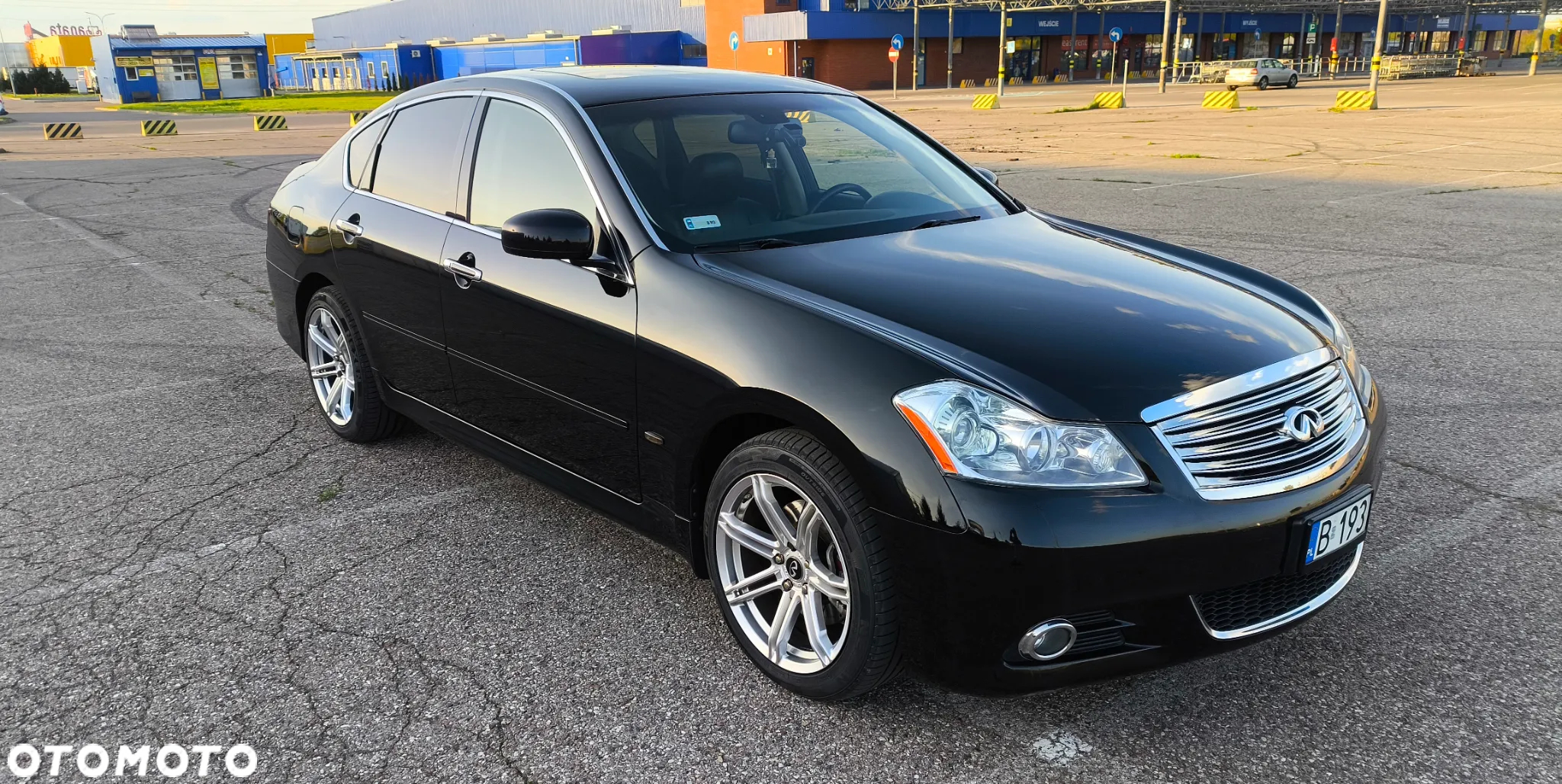 Infiniti M - 16