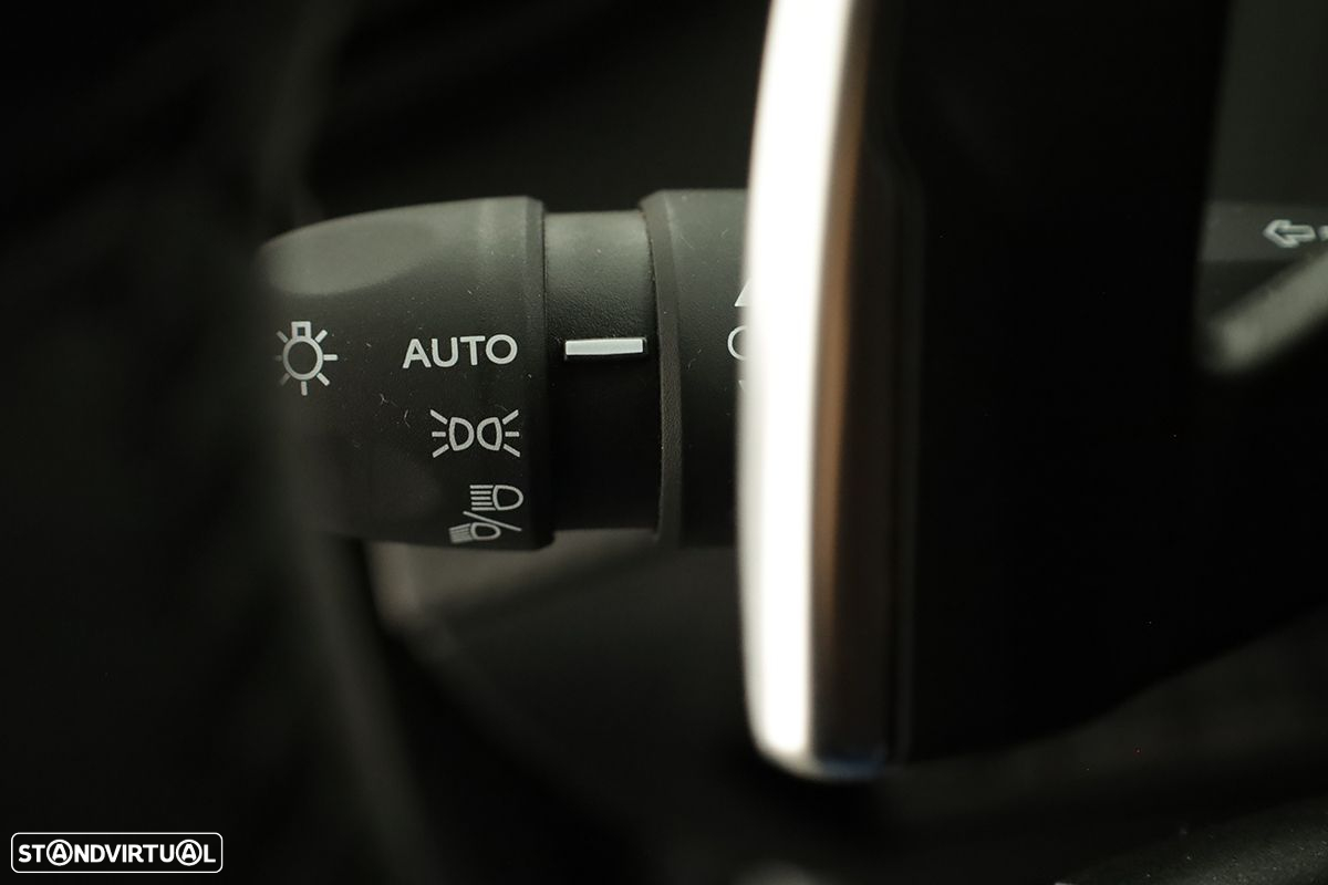 Peugeot 2008 1.2 PureTech Allure EAT8 - 17