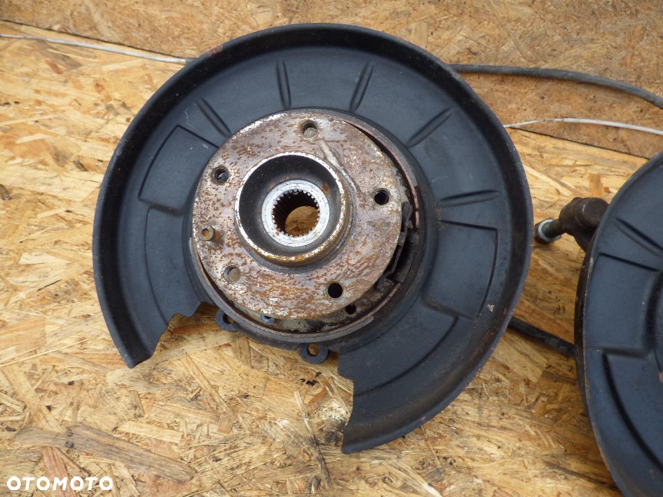 BMW E31 850I 840I ZWROTNICA  PIASTA TYŁ PRAWA LEWA - 4