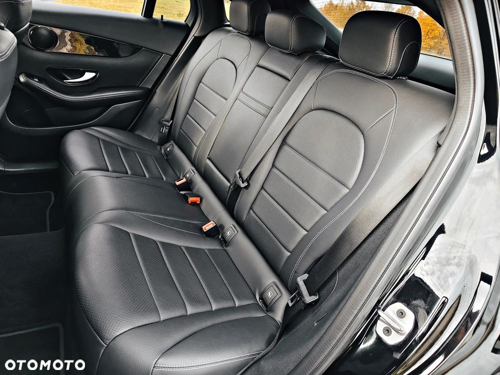 Mercedes-Benz GLC 200 4Matic 9G-TRONIC Exclusive - 26