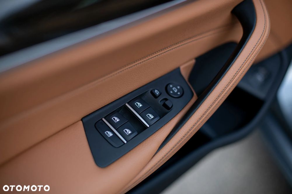 BMW Seria 5 530i Luxury Line - 22