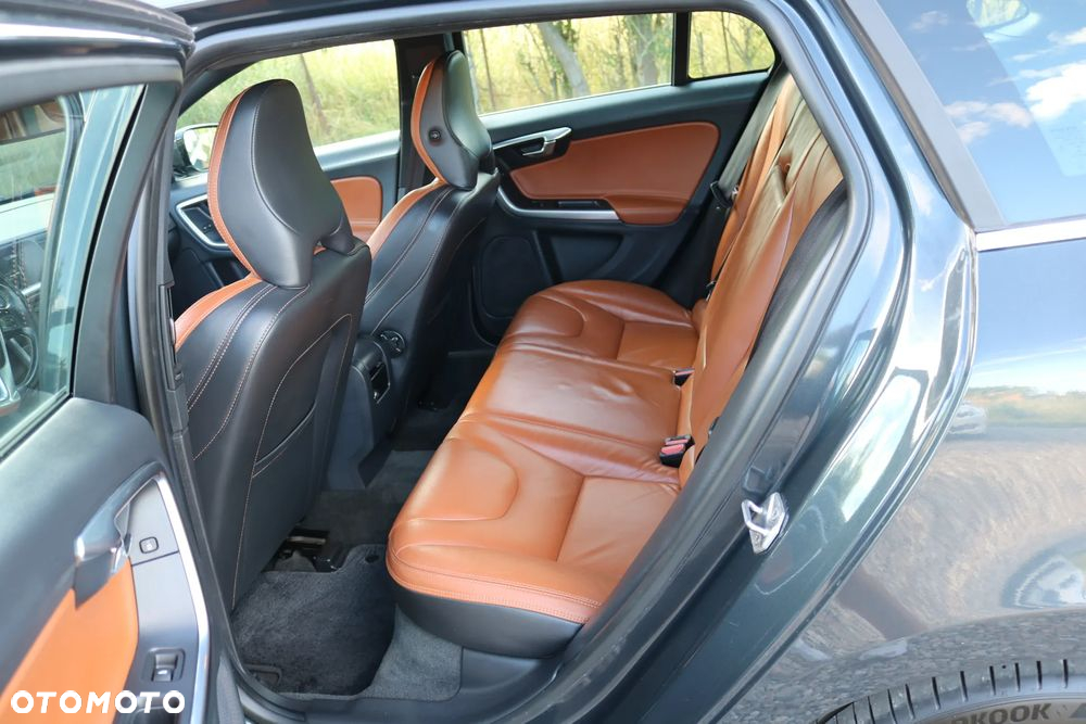 Volvo V60 D5 AWD Geartronic RDesign - 6