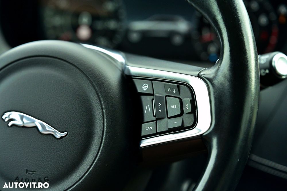 Jaguar F-Pace P250 AWD R-Dynamic Black - 19
